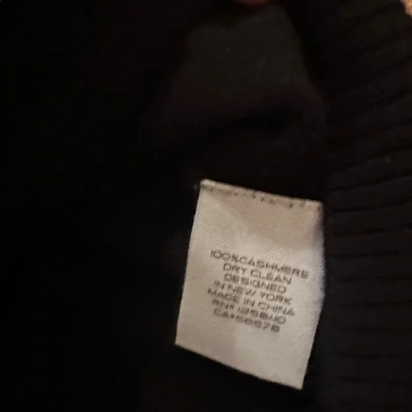 Intermix cashmere v neck sweater - Picture 3 of 6